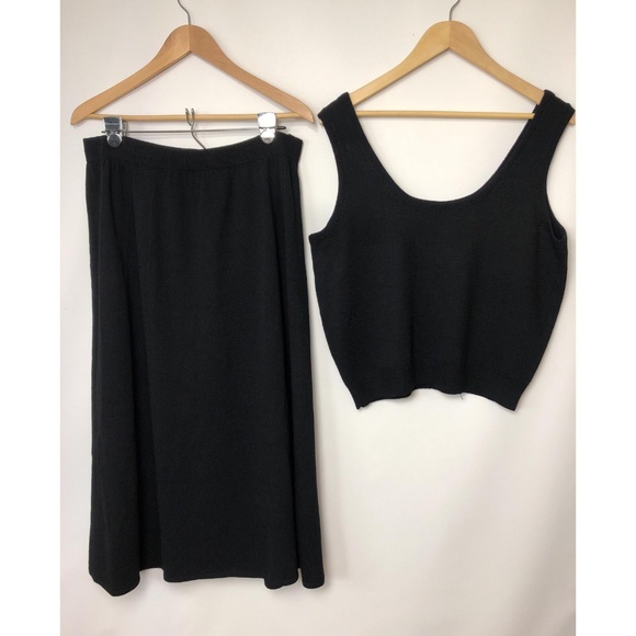 St. John Dresses & Skirts - St. John 2 piece classic Tank & Below Knee Skirt